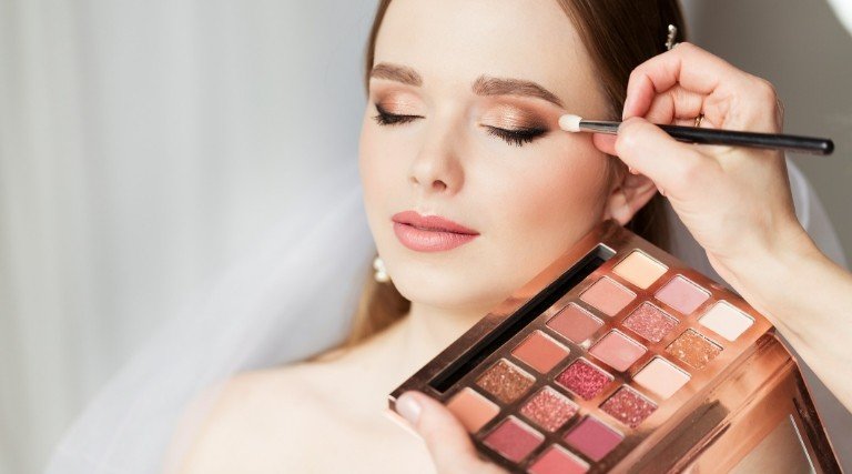 makijaz-okazjonalny-i-kepki